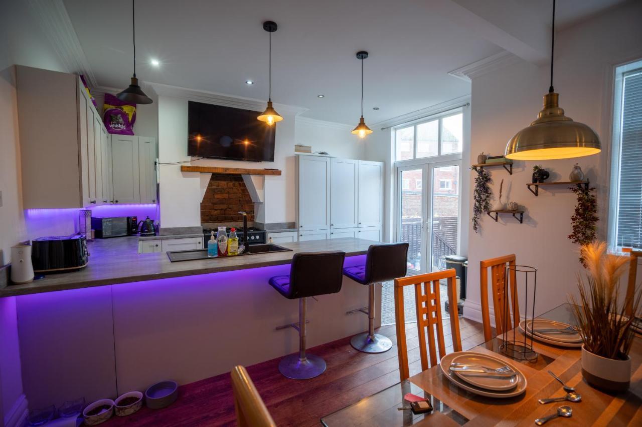 Cavendish Cat And Gaming House Apartment Blackpool Bagian luar foto
