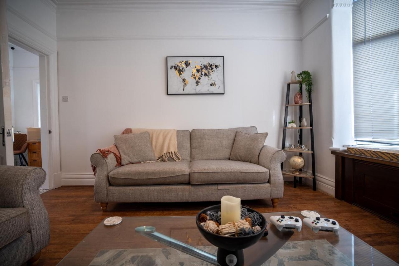 Cavendish Cat And Gaming House Apartment Blackpool Bagian luar foto