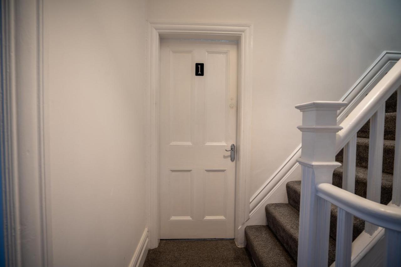 Cavendish Cat And Gaming House Apartment Blackpool Bagian luar foto