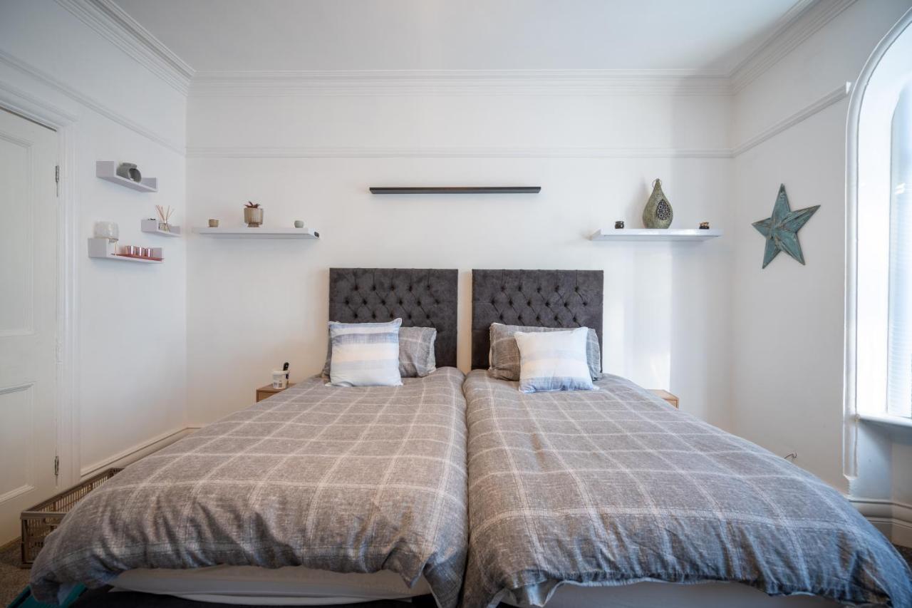 Cavendish Cat And Gaming House Apartment Blackpool Bagian luar foto